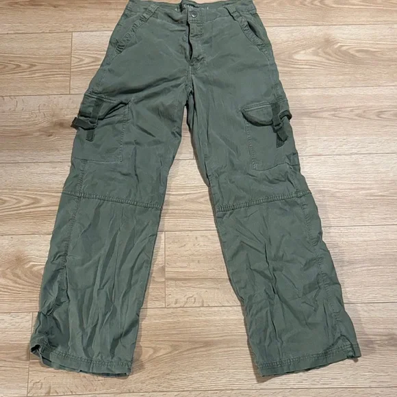 American Eagle stretch super high-rise baggy, wide leg Olive Green Pants - Picture 1 of 9